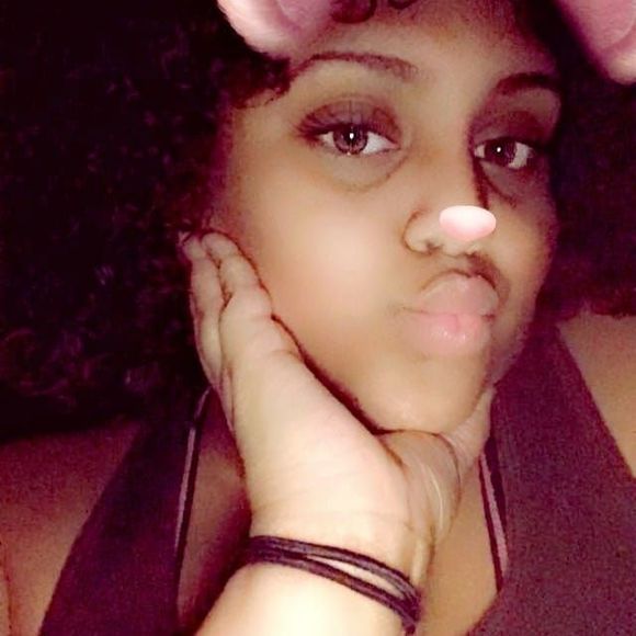 Meet your Posher, Hannah - Picture 1 of 1